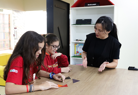 Alunas em atividade Canadian Global School Brasília